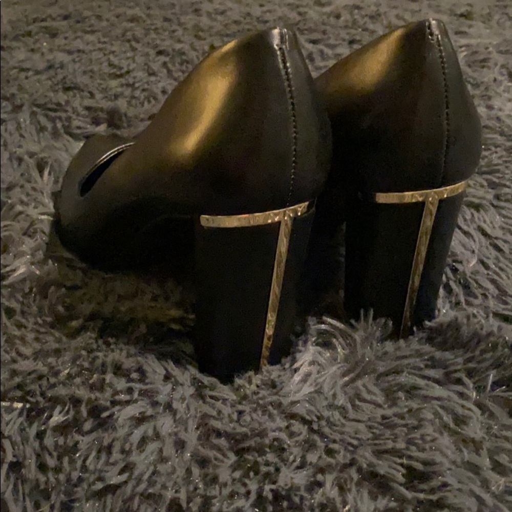 Andrew Marc, Marc New York black pumps  8 1/2